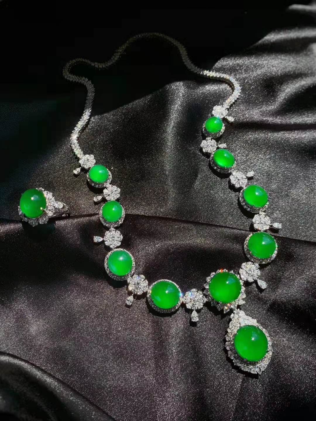 翡翠等级与价格怎么分类,一般的翡翠要多少钱一克