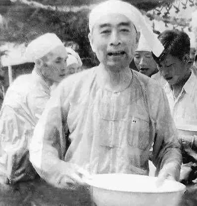 难忘的泼水节一年一度,一年一度的泼水节开始狂欢