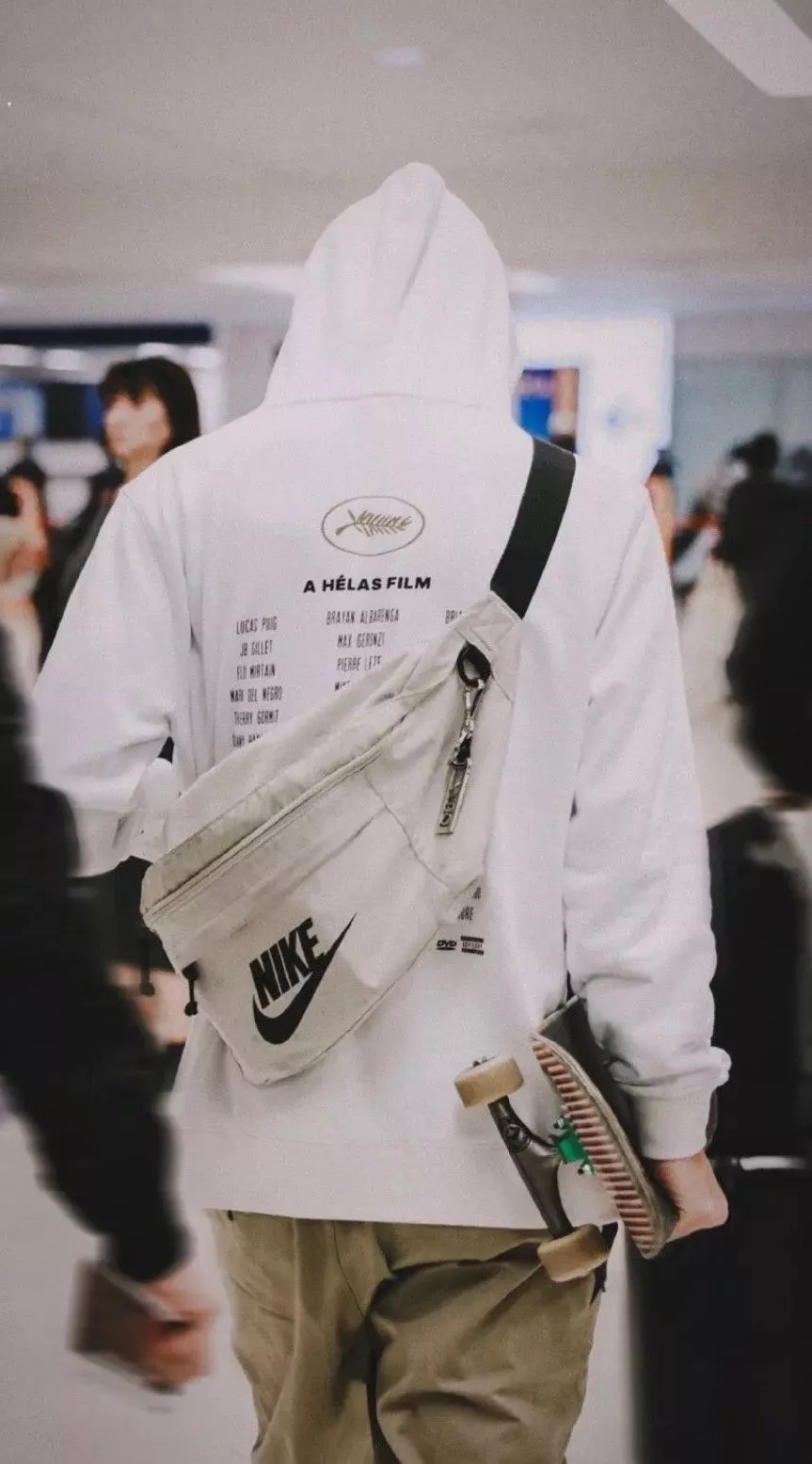 nike腰包王一博同款的质感,王一博同款腰包nike多少钱