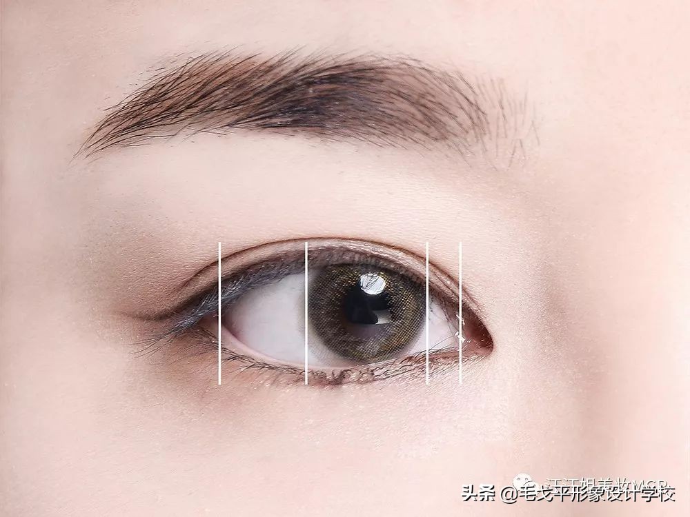 眼线适合下垂眼,有点斗鸡眼怎么画眼线