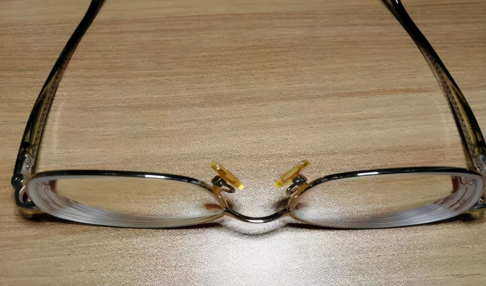 眼镜架抛光和不抛光有什么区别,眼镜架不平正常么