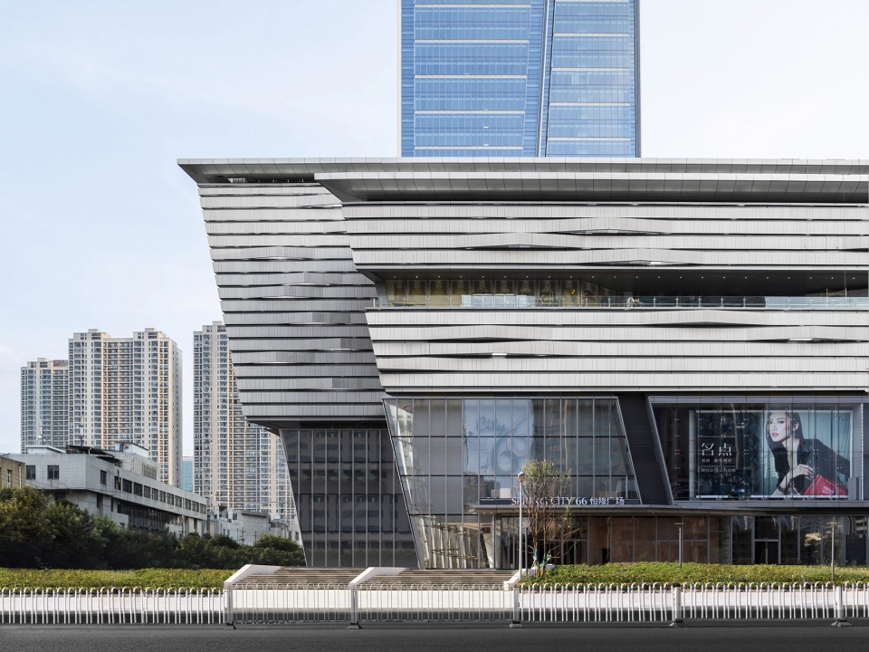 350米高的恒隆广场，昆明第一高楼，提供崭新都市生活体验