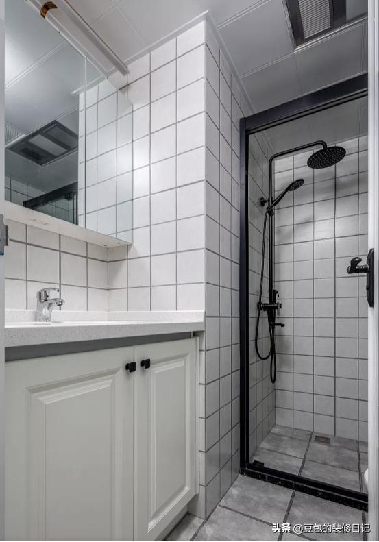 卫生间镜柜半开放好还是全镜面好,卫生间挂墙镜柜选什么材质的好