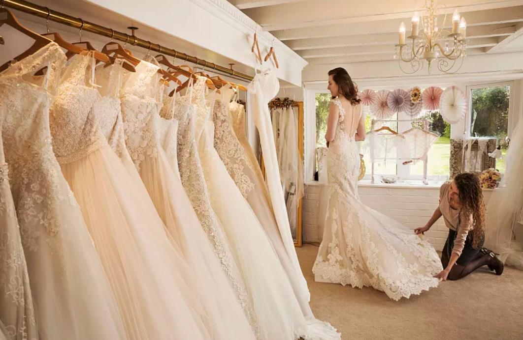 花两万多办婚礼值得吗,夫妻花5000办婚礼