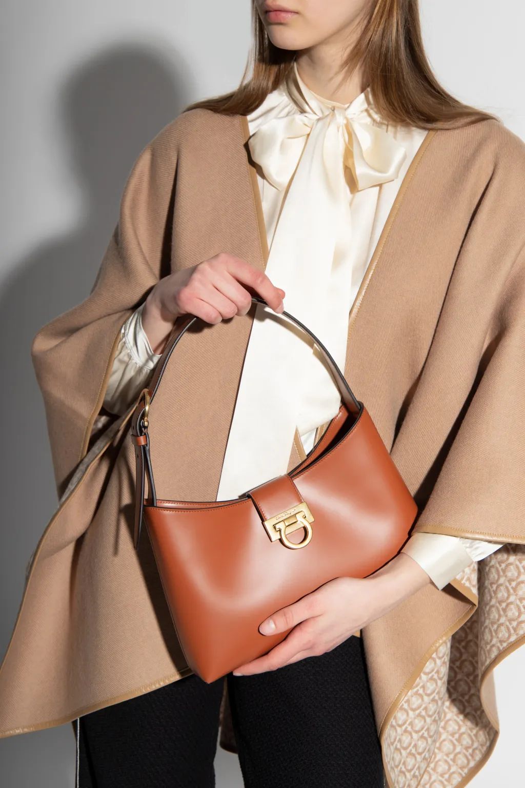 复古辣妹腋下包小众质感新月包,意大利腋下包推荐小众高级款