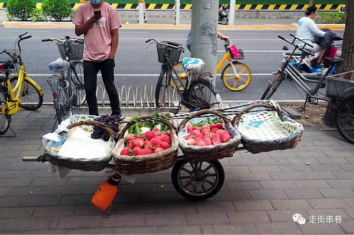 疫情期间还有人摆地摊吗,疫情期间摆摊生活的人