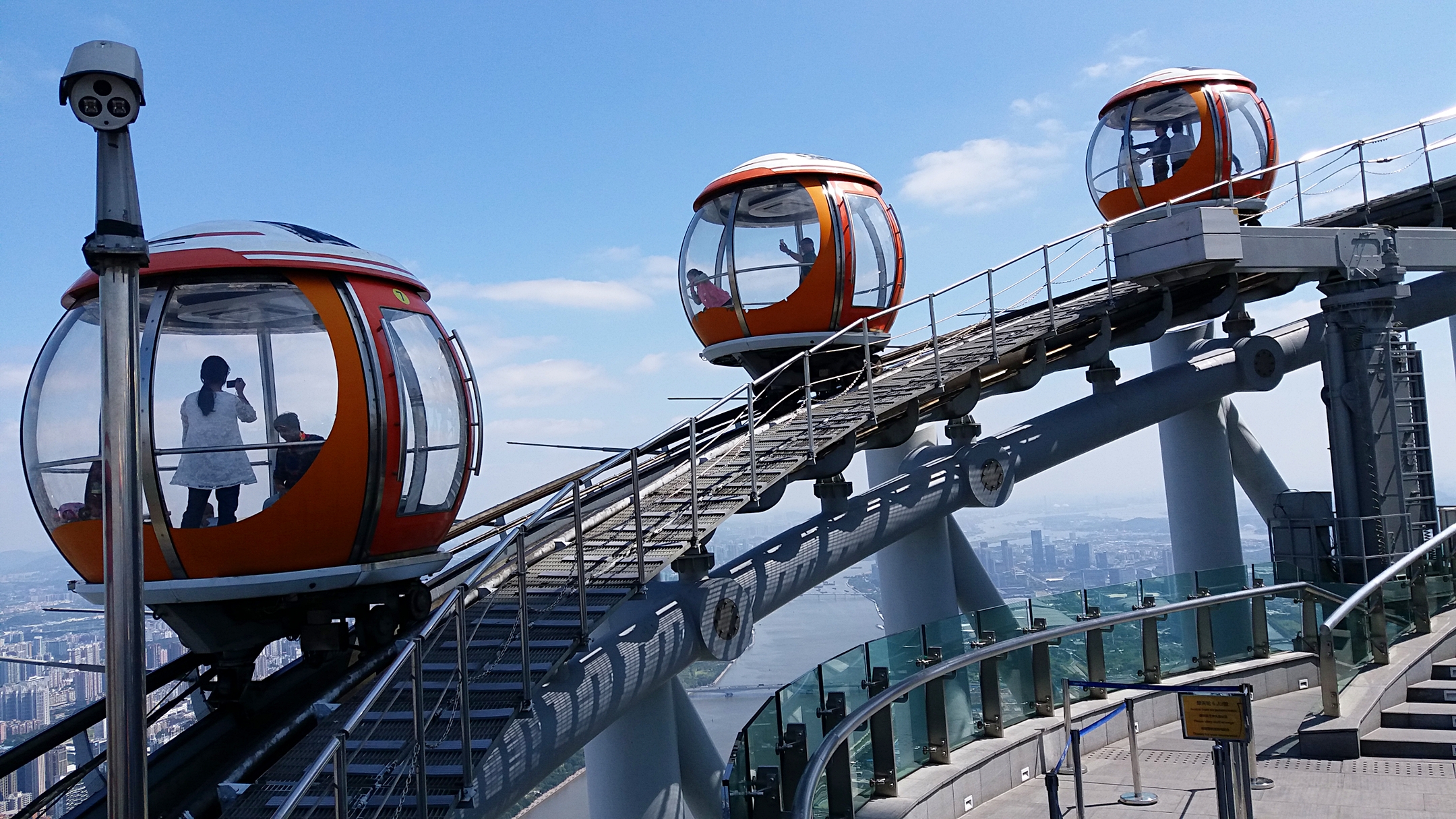 广州塔摩天轮第一视角带大家体验,深圳之光摩天轮和广州塔摩天轮