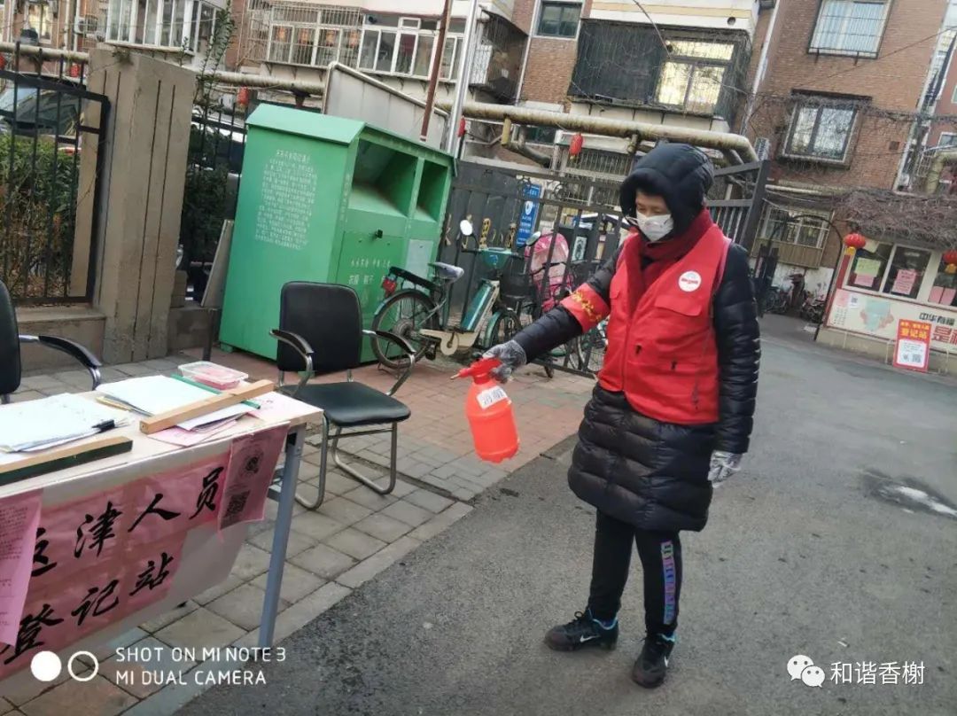 社区党员冲在前坚守抗疫一线,抗击疫情社区党员在行动