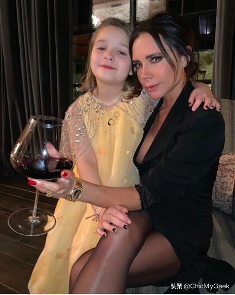 哈珀塞文贝克汉姆妈妈的时尚单品 (贝克汉姆大女儿穿衣风格)