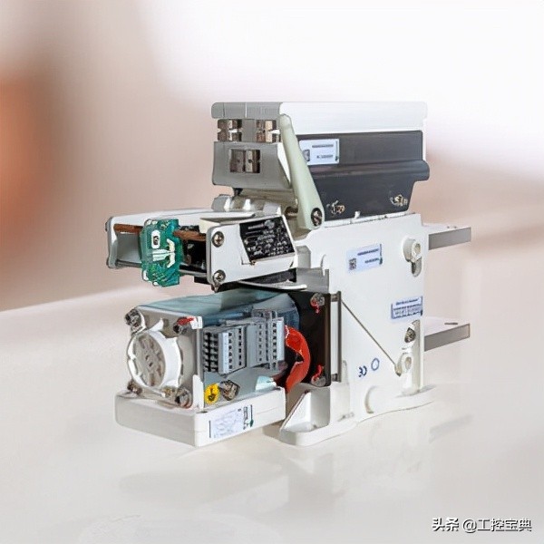 不要小看它可是大神级别的，几乎所有地方都用。就连马桶上都有