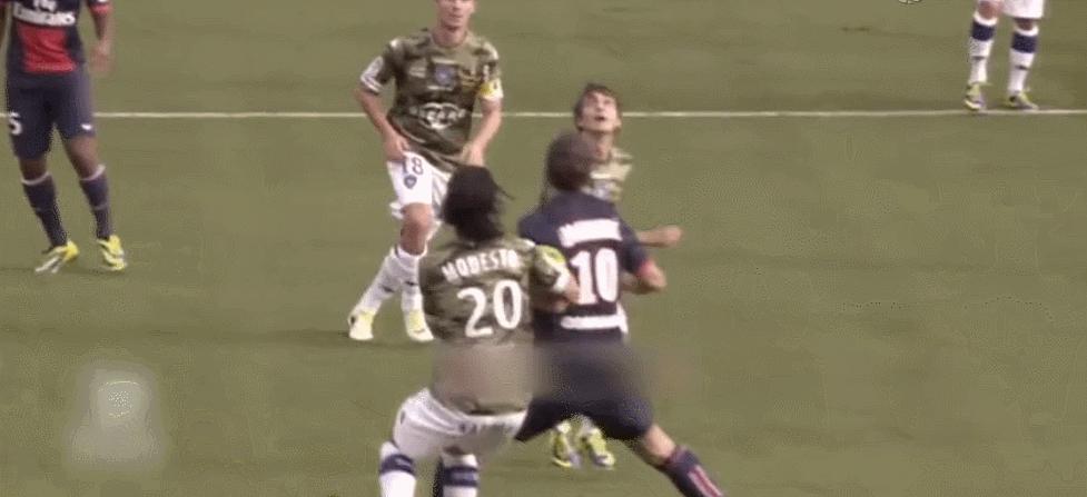 曼联对阵埃弗顿伊布蝎子摆尾,伊布上演经典背刺足球的魅力