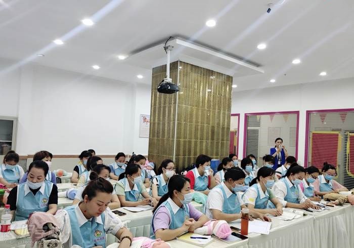 珠海同辉家政月嫂证书,珠海家政月嫂推荐机构