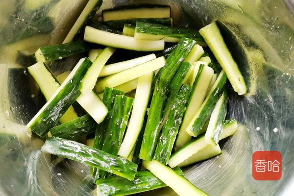 嘎嘣脆的腌黄瓜你喜欢吗,奶奶30多年腌制黄瓜秘方