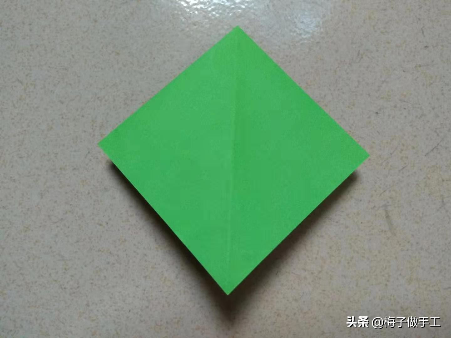 儿童折纸圣诞树的做法,儿童折纸圣诞树的折法