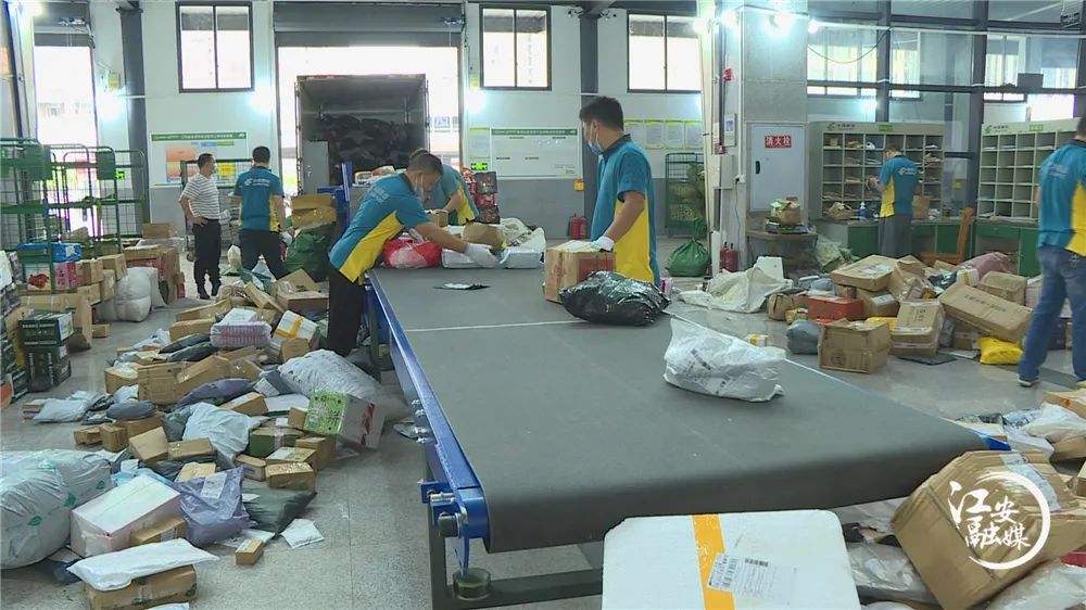 江安建设交邮金通构建城乡一体化物流体系