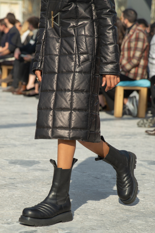 适合小个子粗腿的烟筒靴,今年最火的粗跟烟筒靴