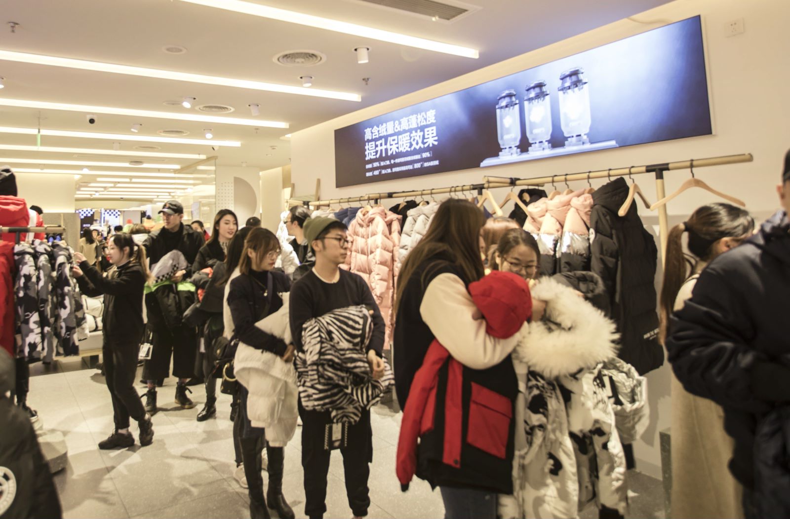 波司登新款时尚百搭潮流羽绒服,2022年最流行的波司登短款羽绒服