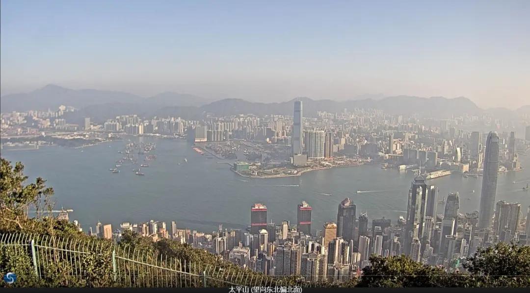 「12.2新闻速递」浸大学生会会长方仲贤被捕;《我和僵尸有个约会》重启;澳门11月*彩博**收入下挫七成