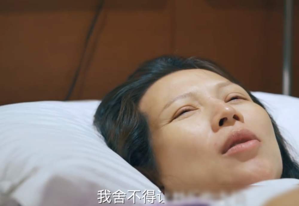 47岁蔡少芬生三胎后瘦成纸片人,蔡少芬自曝37岁高龄产子