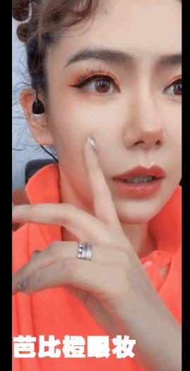 讲真的｜戚薇钟楚曦跳槽做美妆博主，你看谁更行？