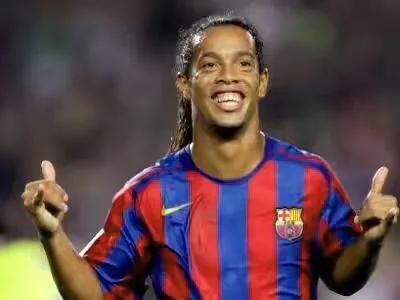 足球世界罗纳尔多教学,足球世界罗纳尔多变向