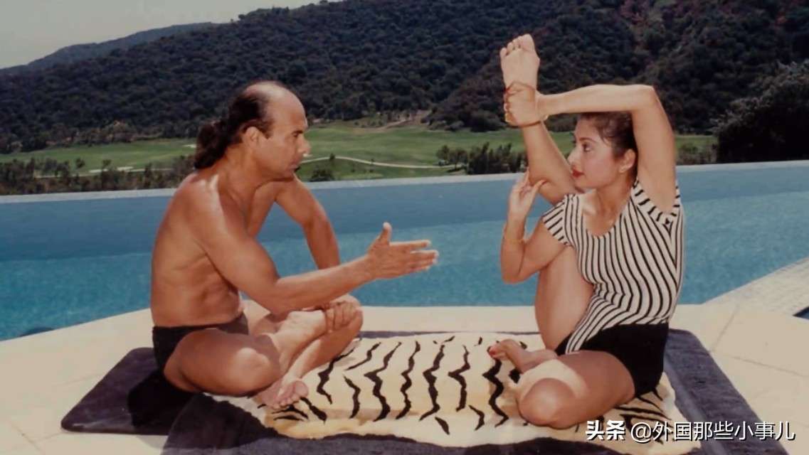 性、瑜伽、*脑洗**，印度神棍的美国诈骗之旅