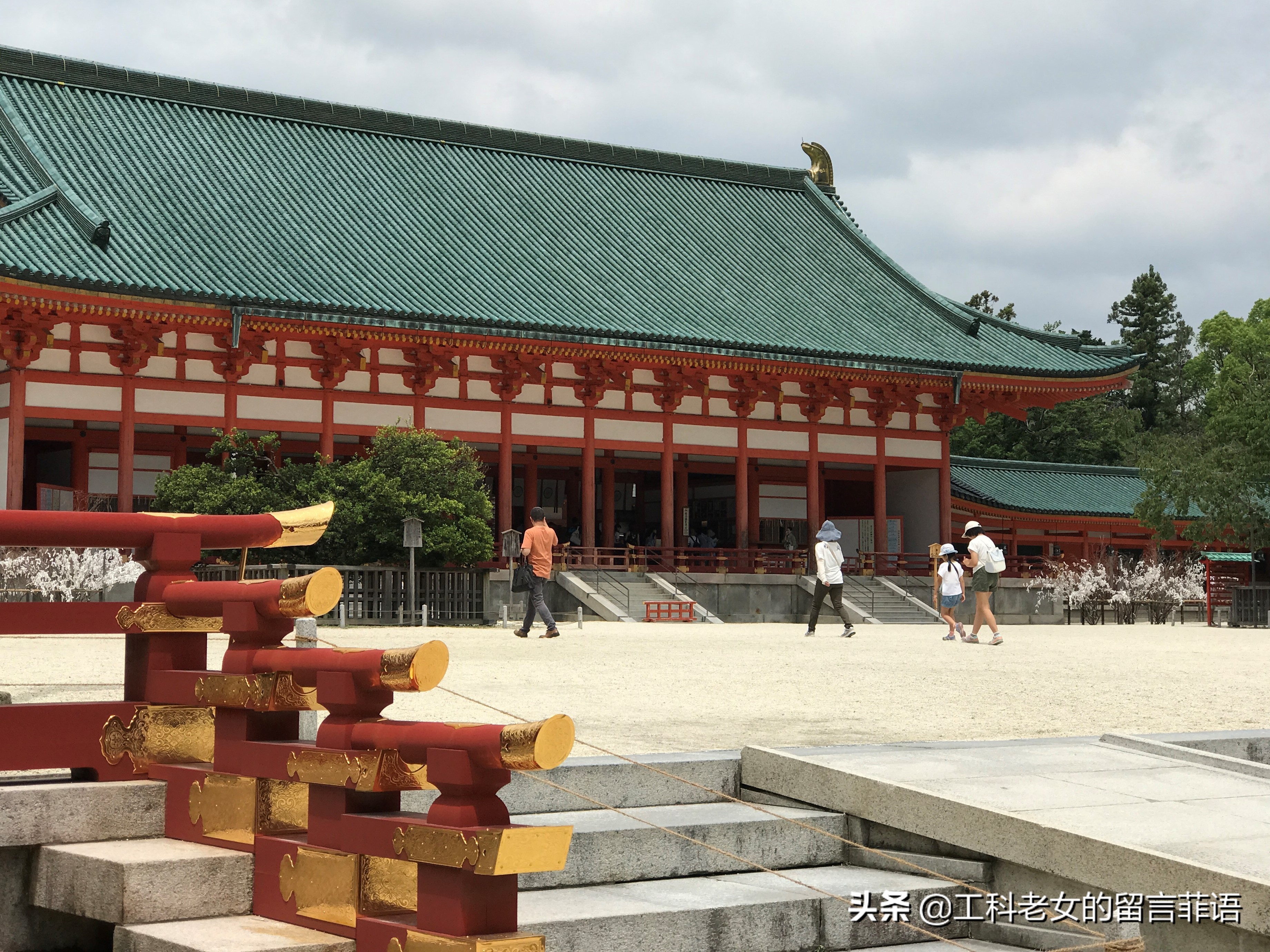 京都之因喜欢这神社的名字就在此卜了一签,却不认字