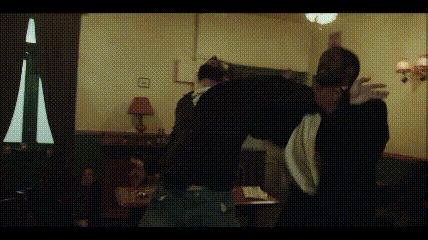 二流剧本，一流动作戏，《突袭》导演这部黑帮剧，太过瘾