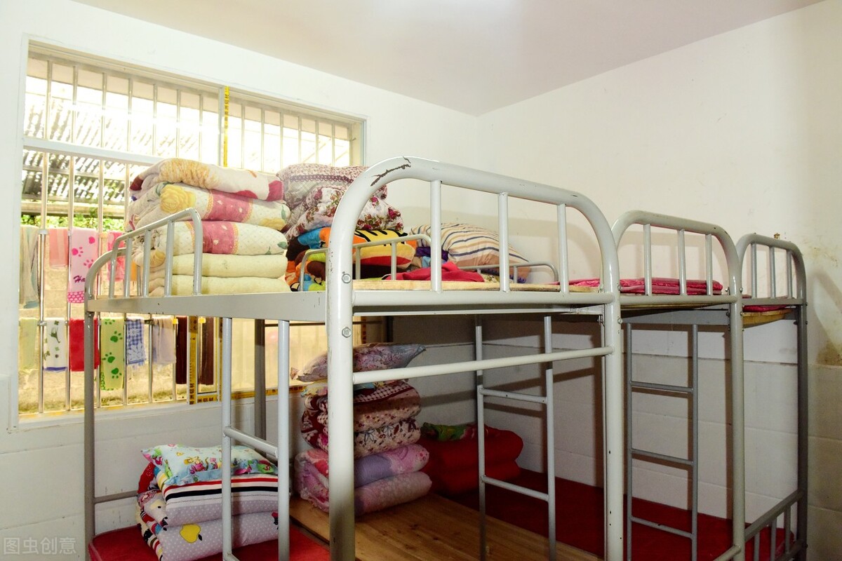 泉文科教：学生宿舍公寓床该如何进行保养？