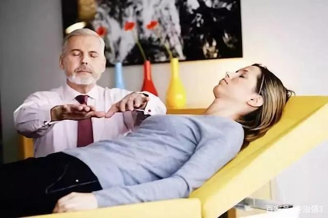 心理学：运用催眠年龄回溯技术找寻早年的记忆