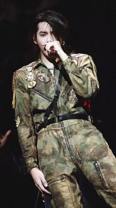 被疯狂吐槽的直男格纹，居然也有今天