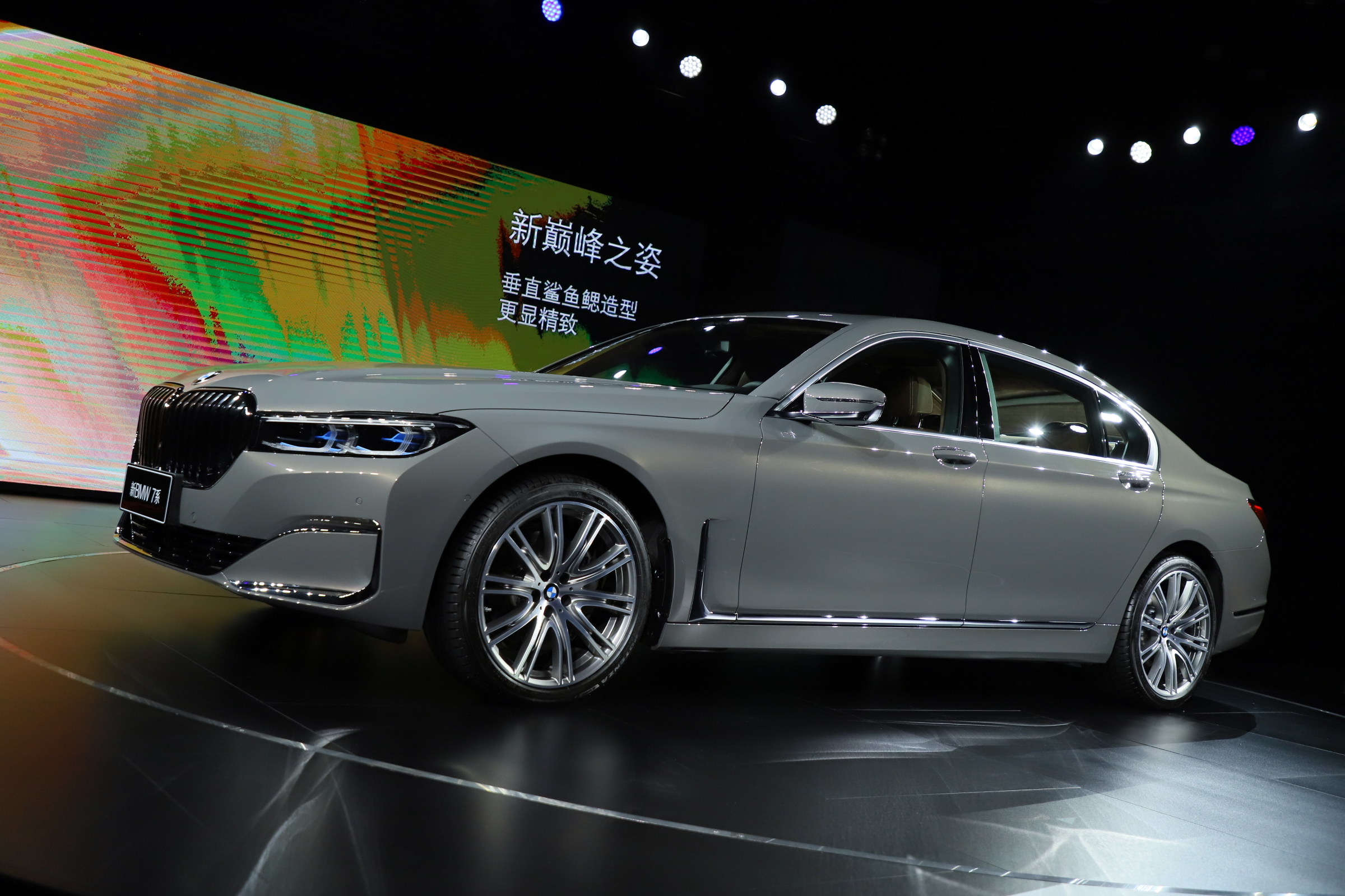 怀揣百万钞票为何让我定了行政级7系？因为试驾过后真的很喜欢