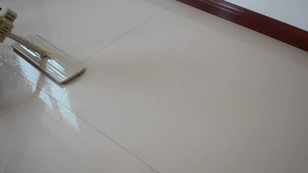 保洁阿姨用什么拖地板砖不留水渍,保洁阿姨最喜欢的拖地方法