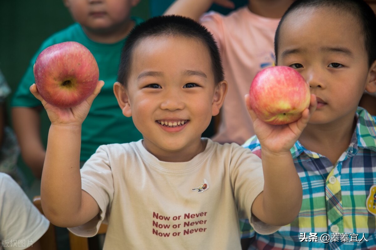 小孩死活不上幼儿园怎么办,孩子天天哭闹死活不愿意去幼儿园
