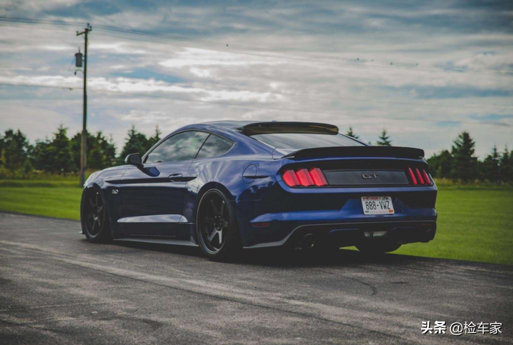 福特野马试驾平民级,25万左右买哪年的福特野马