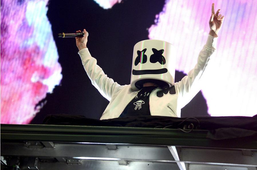 《明日方舟》评测：二次元手游中的一匹黑马