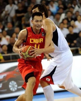 王治郅易建联首发,王治郅易建联带队