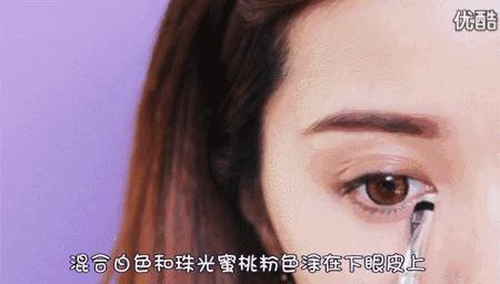 怎么化妆把眼睛变大,怎样化妆才能把眼睛画得大