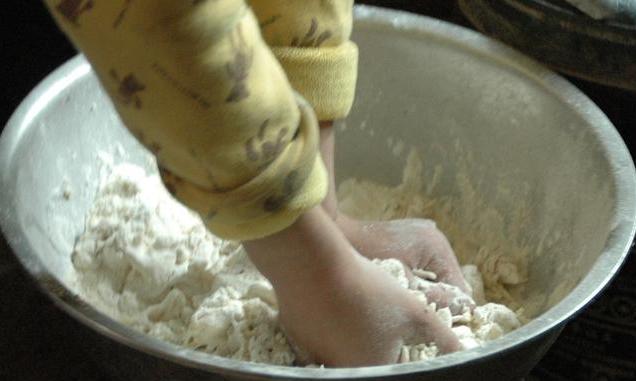 开锅馒头缩小怎么办,馒头开锅时缩小有坑怎么回事