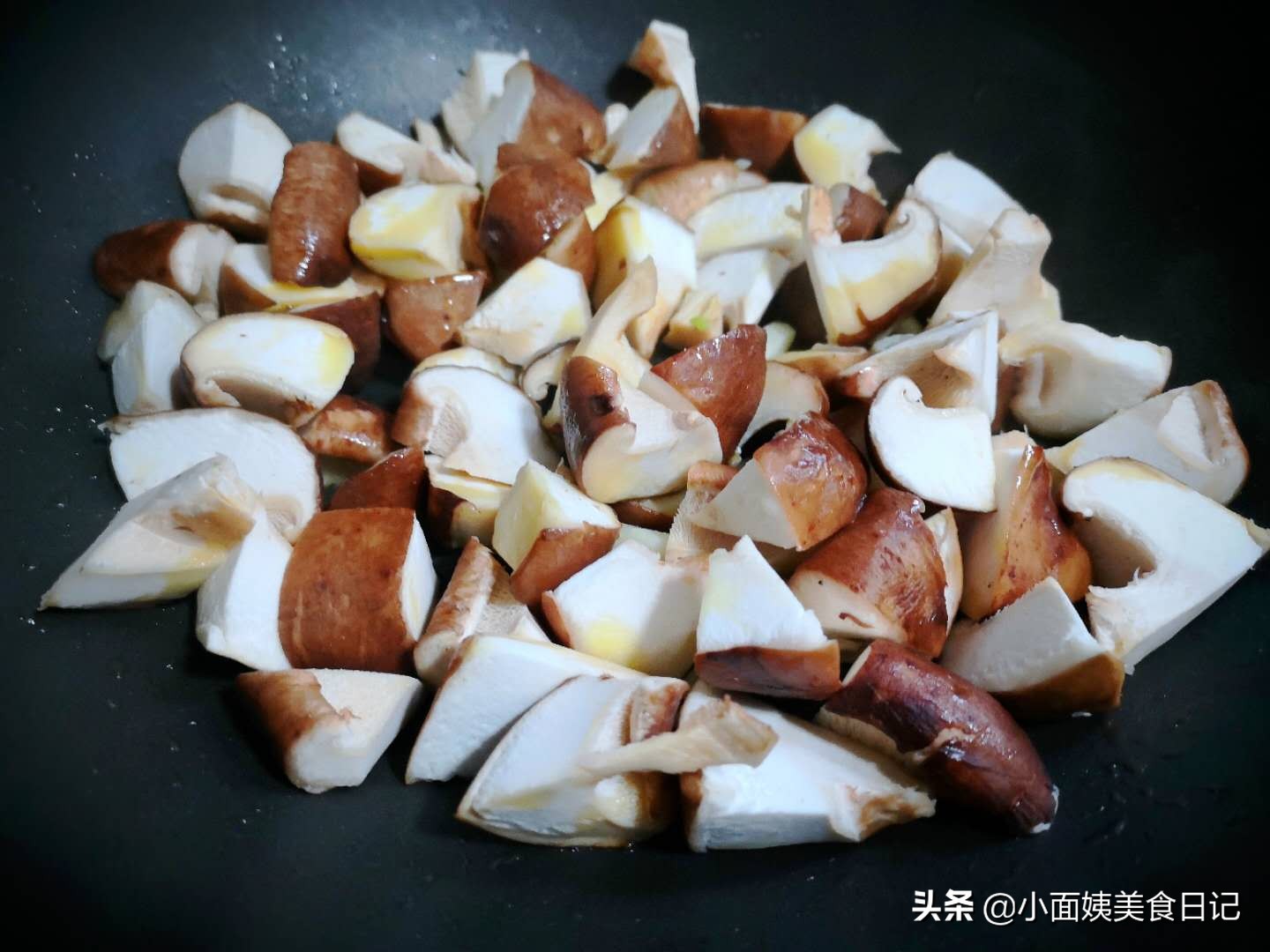 这三样一起炒实在太鲜美,这道菜懒人必备随便一炒都很好吃