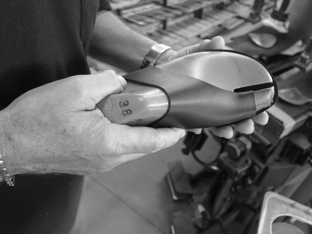 一眼掳获目光的流畅线条：北欧小众手袋及鞋履品牌ATPAtelier