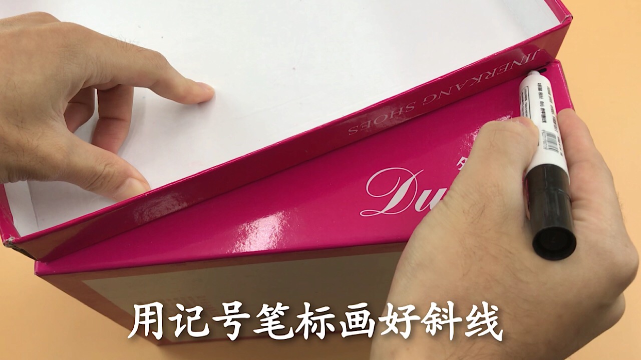 家里鞋柜太小怎么改造,鞋柜里的鞋子怎么摆放节省空间