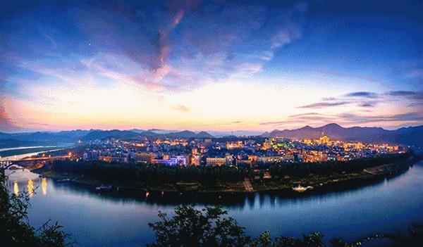 全网为阿朵淘汰鸣不平，而我想去她隐居5年的“世外桃源”静一静