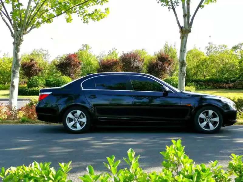 10多年的宝马5系还值得买吗,十年前的宝马5系值得买吗