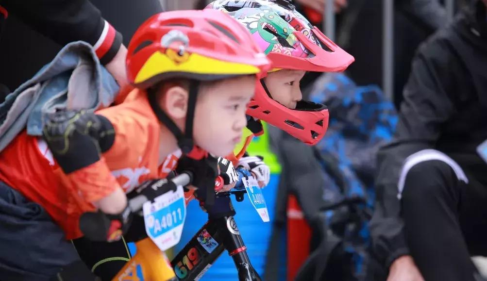 全城招募平衡车小骑手,全城招募0-3岁的小孩