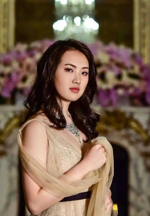 华为小公主：哈佛学霸不当赌王儿媳妇，和王子翩翩起舞组千亿女团