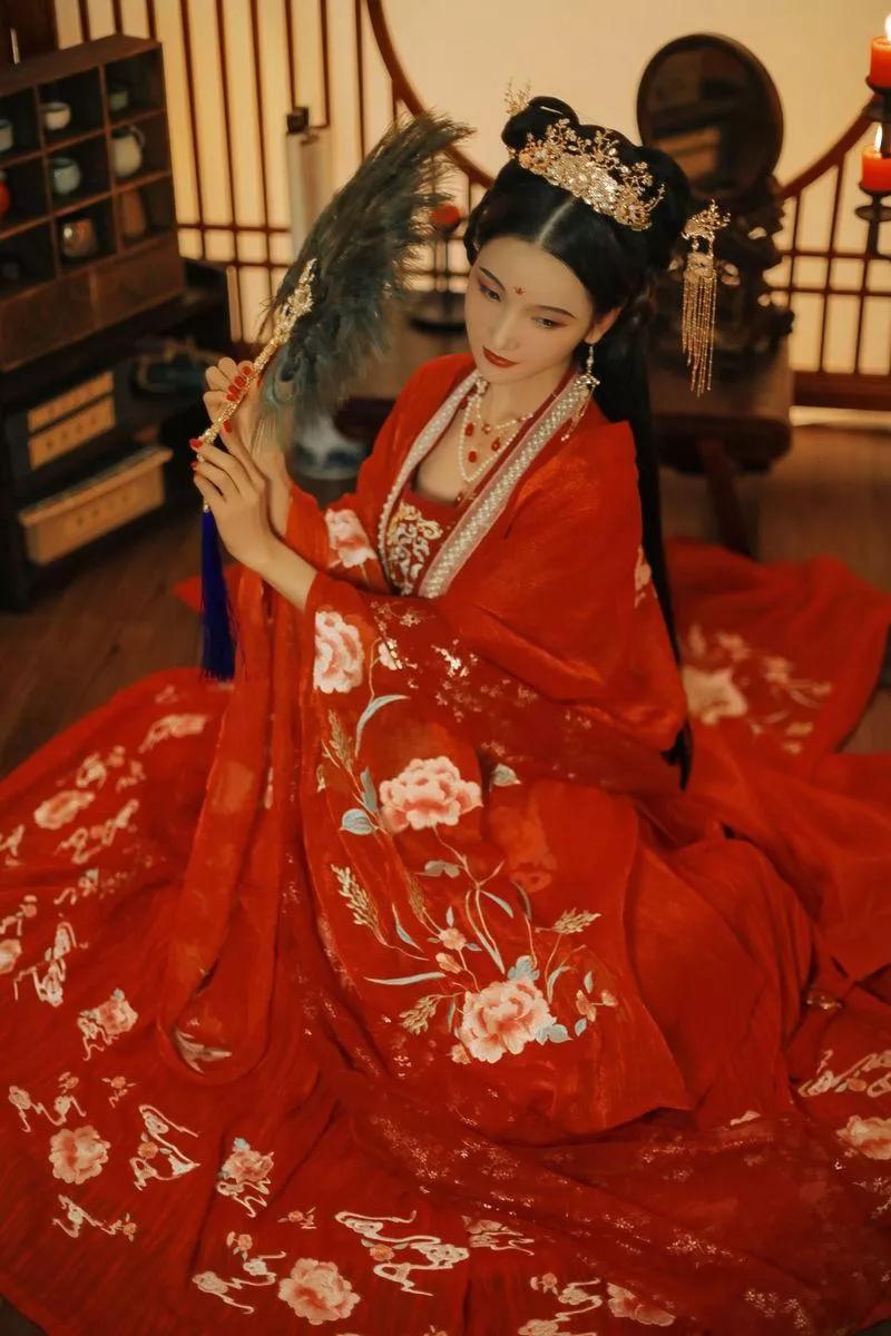 诗经月出的赏析,诗经赏析