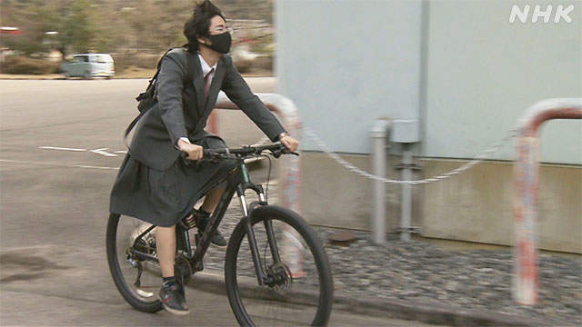 日本学校新规：男生也可穿裙子ORZ！穿前是不是要处理下脚毛？