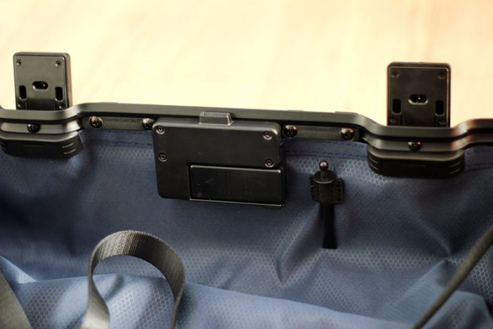 小型轻便指纹锁行李箱,便捷功能行李箱