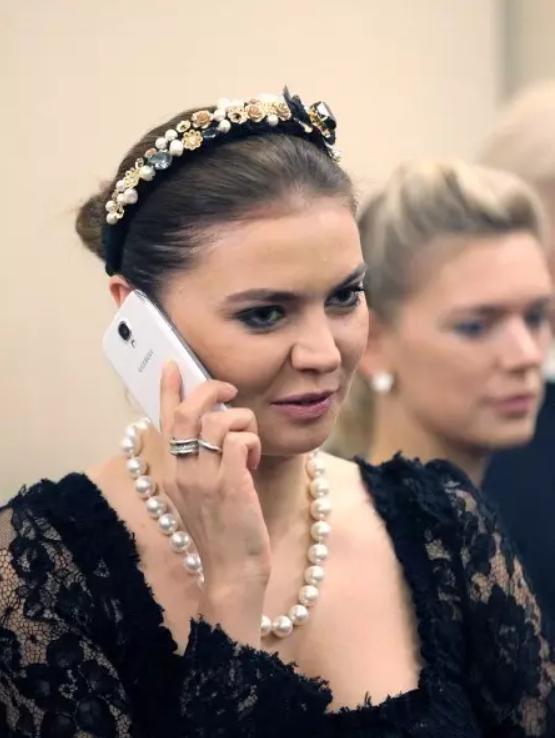 俄罗斯体操女皇卡巴耶娃有孩子吗,卡巴耶娃年轻时与普京